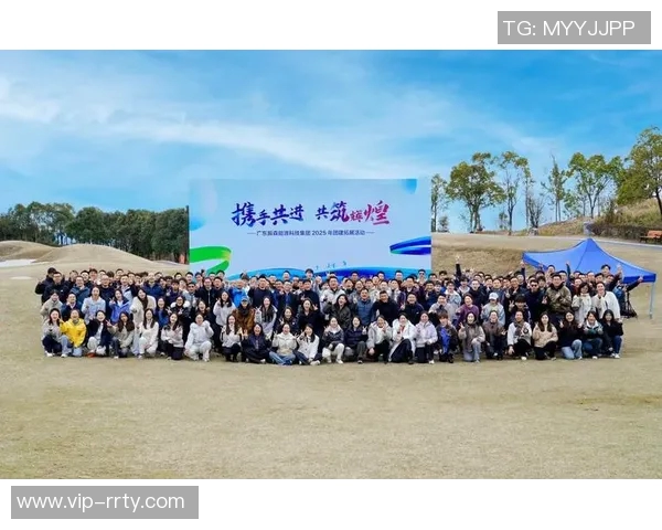 拜仁全队友谊赛后举行团建聚餐活动提升球队凝聚力