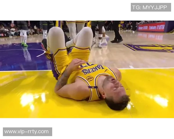 东契奇承认最后三分犯规责任裁判判罚无可争议