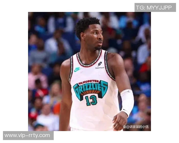 小莫布里半场表现抢眼17分钟内10投6中斩获13分4篮板2封盖