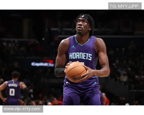 季前赛迎战湖人太阳队晒出布克马威帅气登机照引发关注